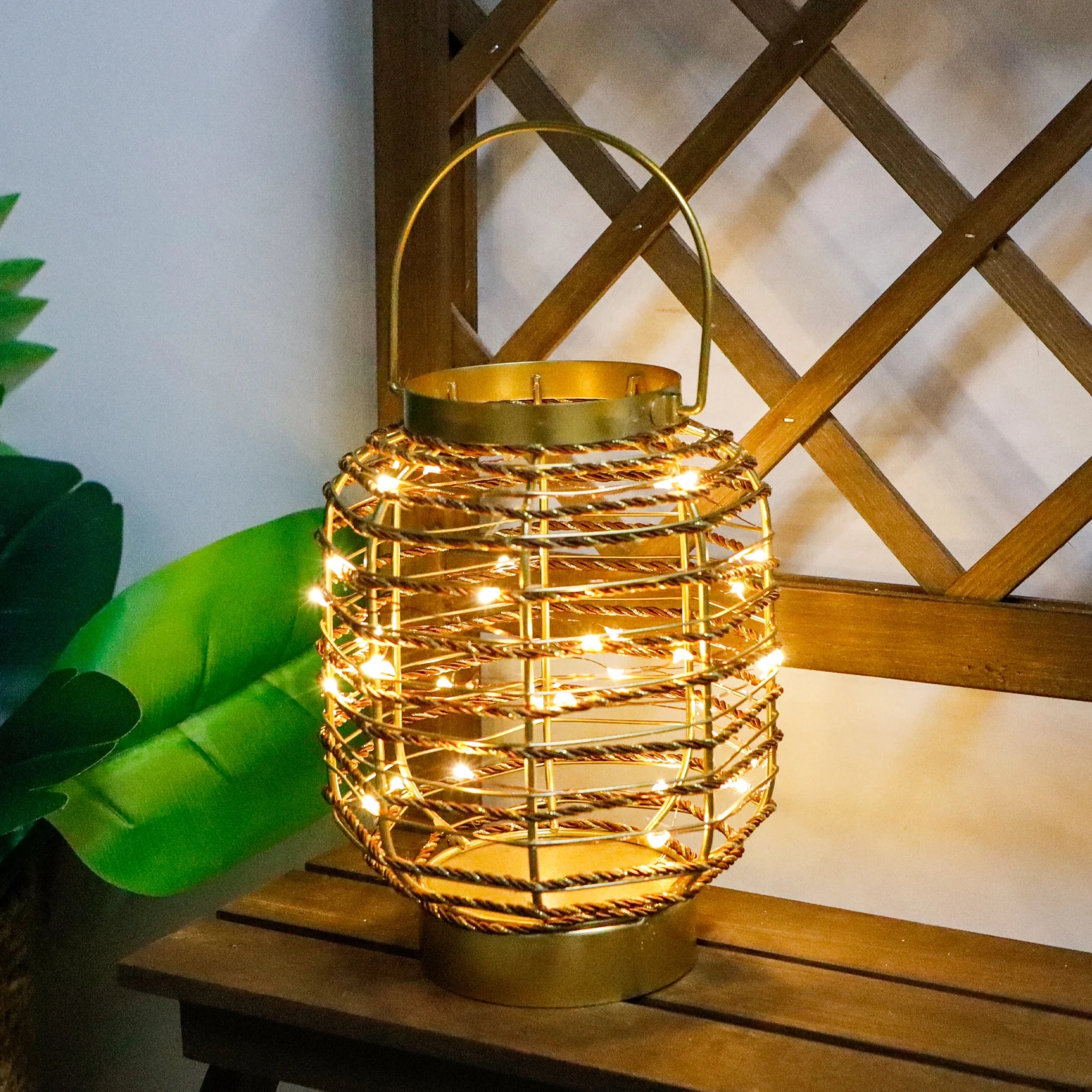 Battery Operated Table Lamp 7.7 "H Metal Cage LED Cordless Lamp with 6-Hour Timer, Vintage Decorative Fairy Lights Lantern for Indoor/Outdoor Bedrooms Weddings Parties Patio Events