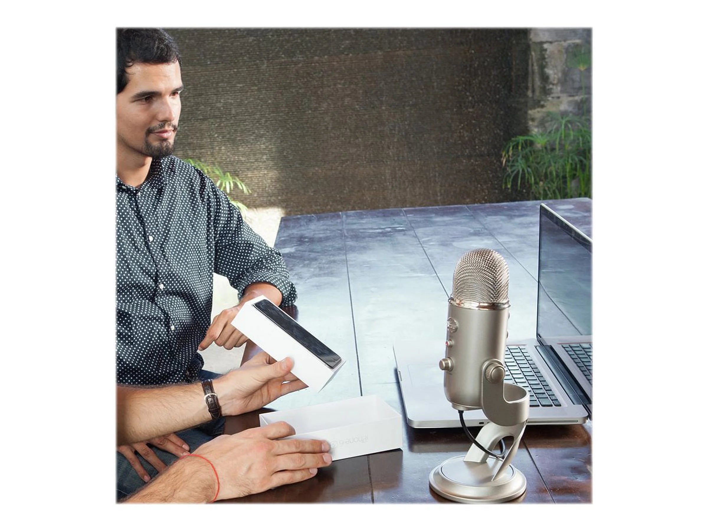 Blue Microphone Yeti USB Desktop Microphone, Platinum